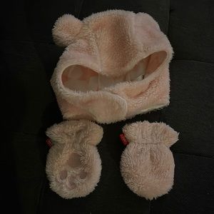 Magnetic me fuzzy hat with magnetic clasp and matching mittens - 0-6 months
